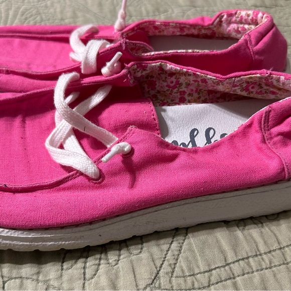 Gypsy Jazz Pink and White Moccasin Shoes - Picture 4 of 8